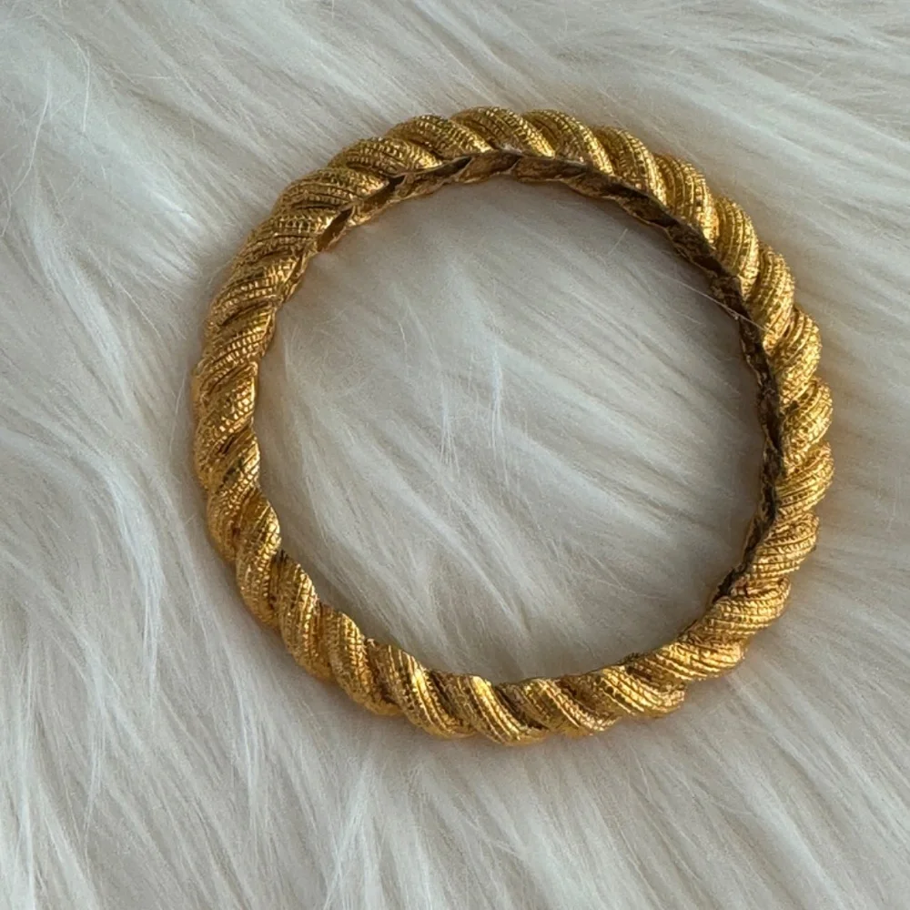 CHANEL Logo Twist Bracelet Bangle Gold - Picture 5 of 5